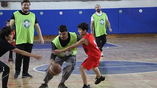 Babalar ve oğulları mücadele etti