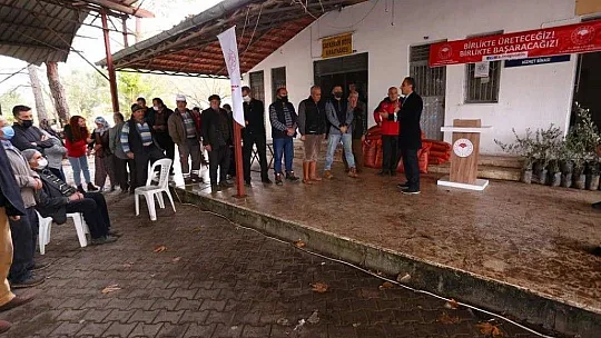 Arı yemi, zeytin fidanı ve gübre dağıtımları devam ediyor