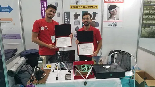 Fethiyeli öğrenci ödülünü Cumhurbaşkanı Erdoğan'dan aldı