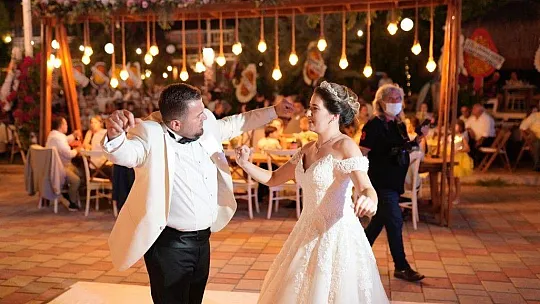 Mine Soydemir ile Mustafa Amaç rüya gibi bir düğünle dünya evine girdi