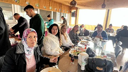 İYİ PARTİ'DEN SEÇİM ÖNCESİ İSTİŞARE KAHVALTISI