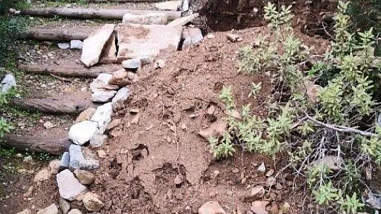 3 bin 500 yıllık tarihi kenti talan ettiler