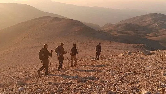30 Ağustos'u 3 bin 70 metrede kutladılar