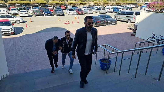 300 GRAM UYUŞTURUCU İLE YAKALANDI