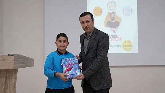 YAZAR ÖZGÜR BALPINAR, SEYDİKEMERLİ ÖĞRENCİLERLE BULUŞTU 