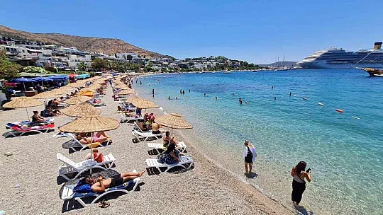 323 metre uzunluğundaki dev gemi, bir kez daha Bodrum'da