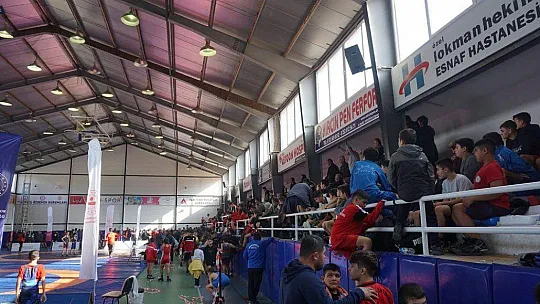 GÜREŞ TURNUVASI BÜYÜK İLGİ TOPLADI