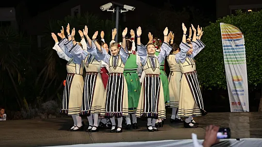 Festival renkli görüntülerle başladı