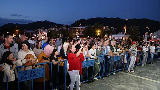 Festival renkli görüntülerle başladı