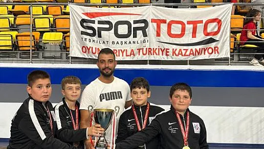 Fethiye'ye 2 altın, 2 bronz madalya ile döndüler 