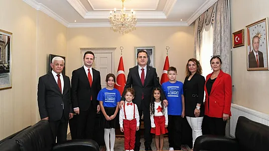 İlköğretim Haftası'nda Öğrencilerden Vali Akbıyık'a Ziyaret