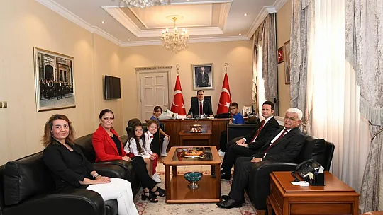 İlköğretim Haftası'nda Öğrencilerden Vali Akbıyık'a Ziyaret