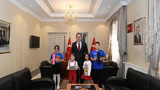 İlköğretim Haftası'nda Öğrencilerden Vali Akbıyık'a Ziyaret