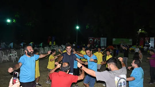 Gençler Çadır Kampında Doyasıya Eğlendiler