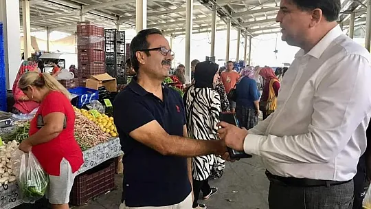 Başkan Karaca Cumartesi pazarında 