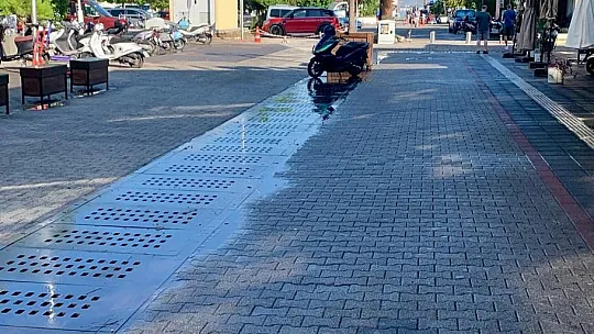 Şiddetli Yağmur Sonrası Belediye'den Hummalı Temizlik Çalışması 