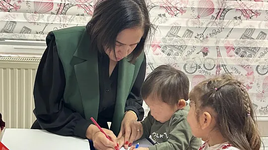 Vali Akbıyık'ın eşi, koruma altındaki çocukları ziyaret etti