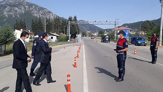 Vali Orhan Tavlı, Fethiye'de Yol Uygulama Noktalarını Ziyaret Ederek, Tedbirleri Yerinde Denetledi