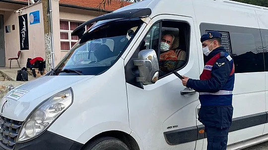 Jandarmadan okul çevreleri servis araçları denetimi