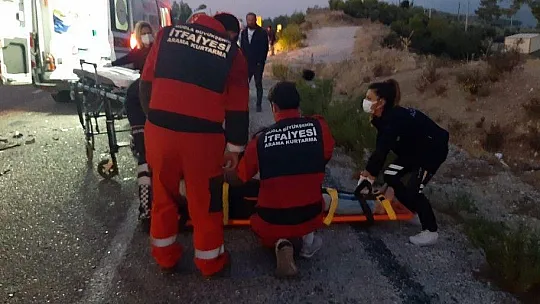 Seydikemer'de kamyonetler çarpıştı 2 yaralı