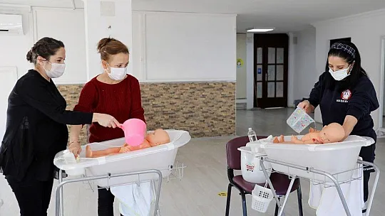Doğuma Hazırlık Kursunda Yüz Yüze Eğitimler Başladı