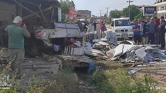 Araç Mermer Dükkanına Daldı