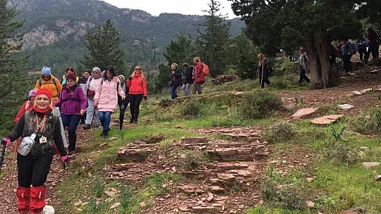 Doğa yürüyüşlerini sürdürüyorlar