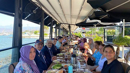 GAZİLER GÜNÜ NEDENİ İLE KAHVALTIDA BİR ARAYA GELDİLER