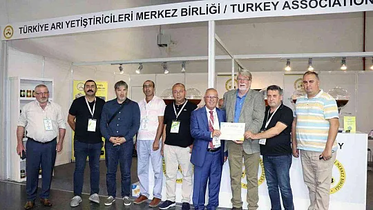 47'NCİ APİMONDİA KONGRESİNDE TÜRK ARILARI VE BALLARI TANITILDI