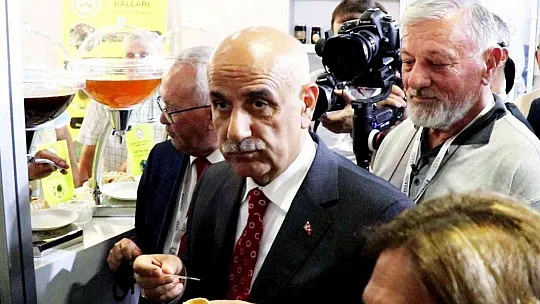 47'NCİ APİMONDİA KONGRESİNDE TÜRK ARILARI VE BALLARI TANITILDI