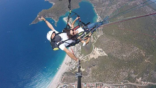 GAZETECİLER GÜNÜNÜ, GÖKYÜZÜNDE KUTLADILAR 