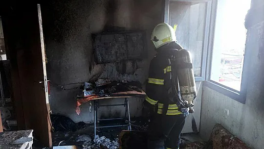 PATLANGIÇ'TA EV YANGINI KORKUTTU