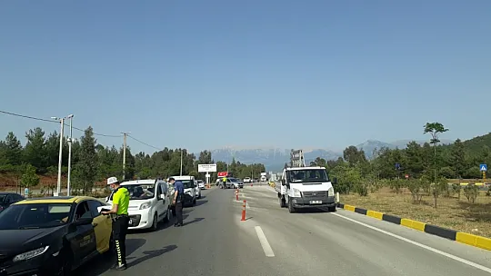 Vali Orhan Tavlı, Fethiye'de Yol Uygulama Noktalarını Ziyaret Ederek, Tedbirleri Yerinde Denetledi
