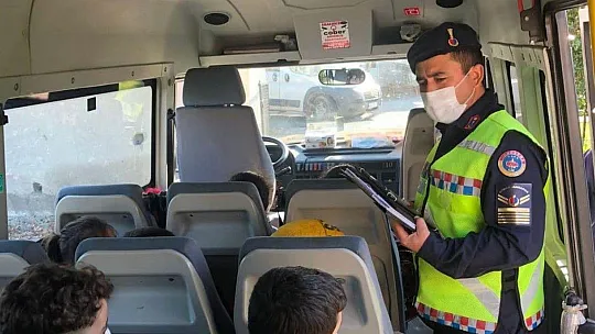 Jandarmadan okul çevreleri servis araçları denetimi
