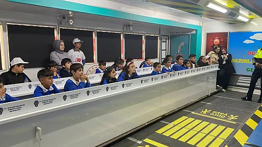 Emniyetten Beşkaza Meydanı'nda 'Mobil Trafik Eğitim Tırı' 