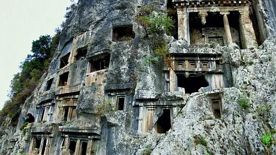 Aminthas Kaya Mezarları 