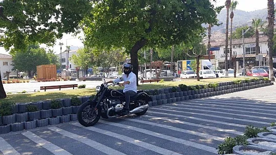 Eski Devlet Bakanı Kürşat Tüzmen Fethiye'de