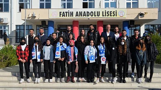 Fethiyespor'u Meşaleler ve Çiçeklerle Karşıladılar