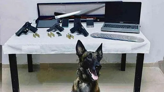 6 AYRI SUÇTAN ARANIYORDU, SAMURAY KILIÇLA YAKALANDI