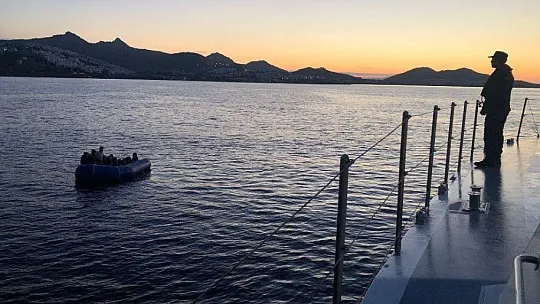 6 düzensiz göçmen kurtarıldı, 17'si yakalandı