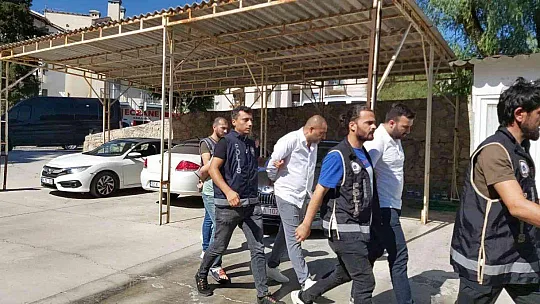 6 ilde dolandırıcılık operasyonunda gözaltına alınan şüpheliler adliyeye sevk edildi