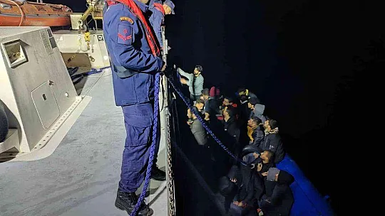 61 DÜZENSİZ GÖÇMEN YAKALANDI, 6'SI KURTARILDI
