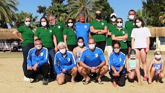 64 yaşındaki yüzücü 11 ayda 1 milyon metre kulaç attı