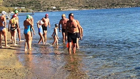 64 yaşındaki yüzücü 11 ayda 1 milyon metre kulaç attı