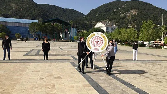 Gençlik Haftası Kutlamaları Sosyal Mesafeyle Başladı