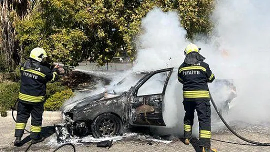 ARAÇTA ÇIKAN YANGIN KORKUTTU 