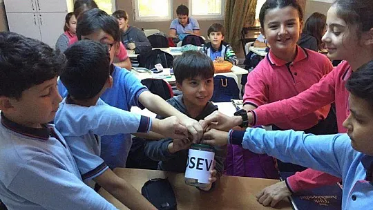 Topladıkları paraları LÖSEV'e bağışladılar