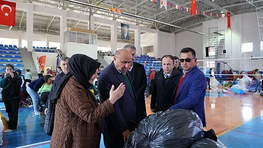 SEYDİKEMER'DE TOPLANAN YARDIMLAR DEPREM BÖLGESİ İÇİN YOLDA