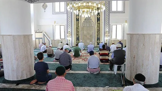 Gerişburnu Şehitler Camii'nde ilk cuma namazı kılındı