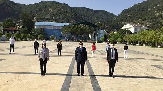 Gençlik Haftası Kutlamaları Sosyal Mesafeyle Başladı